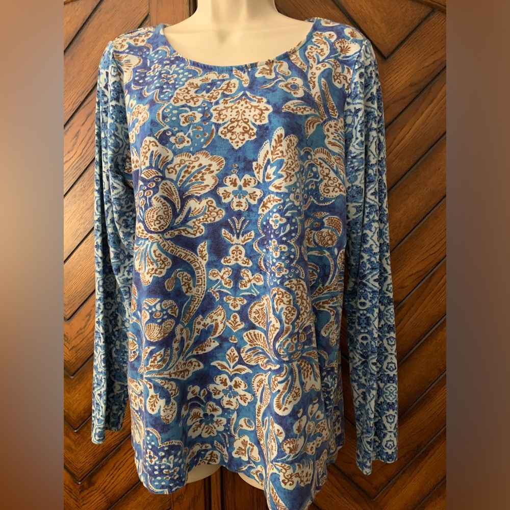 Belle by Kim Gravel blue print top size medium